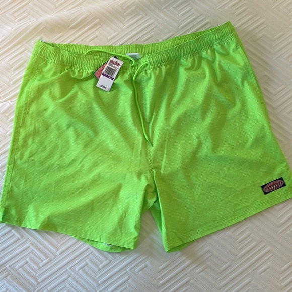 Pair (2) of new (NWT) men’s Vineyard Vines bathing suits - Picture 3 of 12